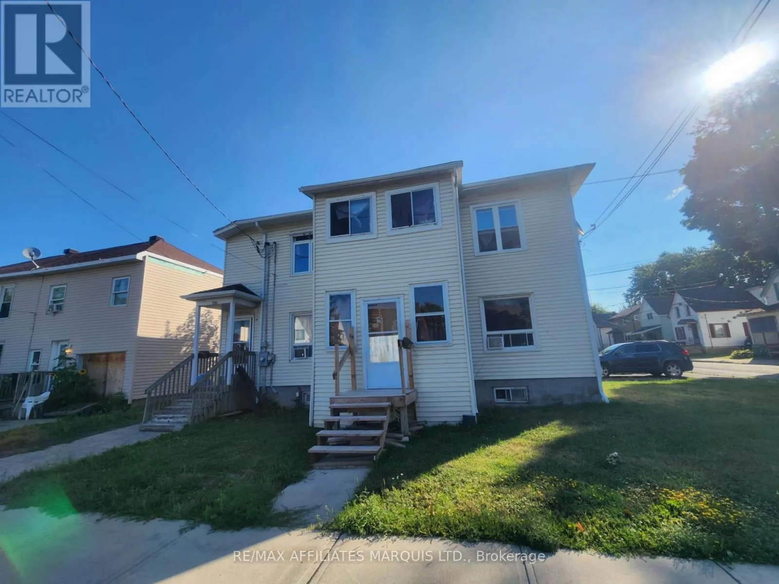 Duplex for rent: 239 Cumberland Street, Cornwall, Ontario K6J 4H8