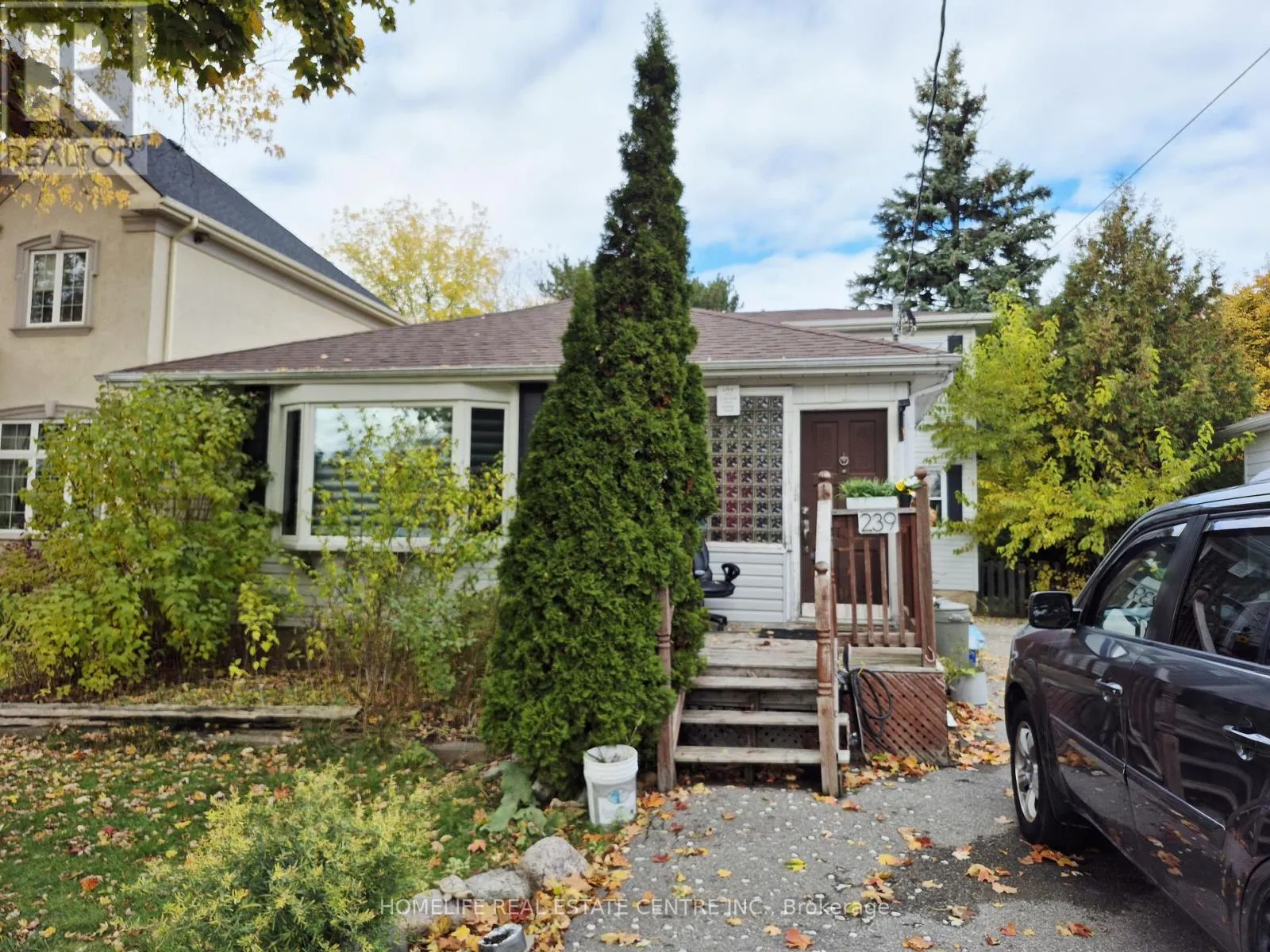 House for rent: 239 Elmwood Avenue, Richmond Hill, Ontario L4C 1L3