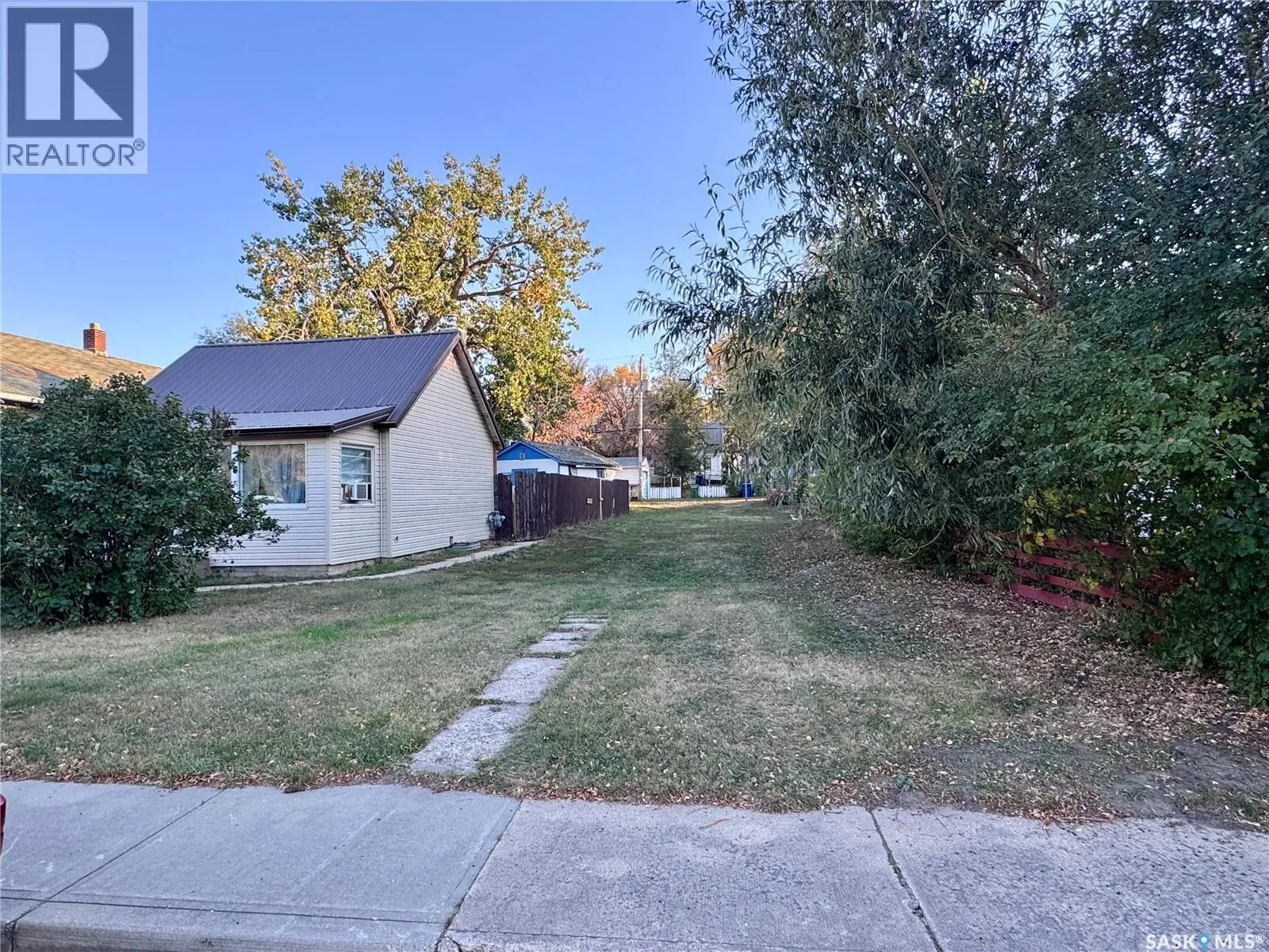 Unknown for rent: 239 Iroquois Street W, Moose Jaw, Saskatchewan S6H 5A8