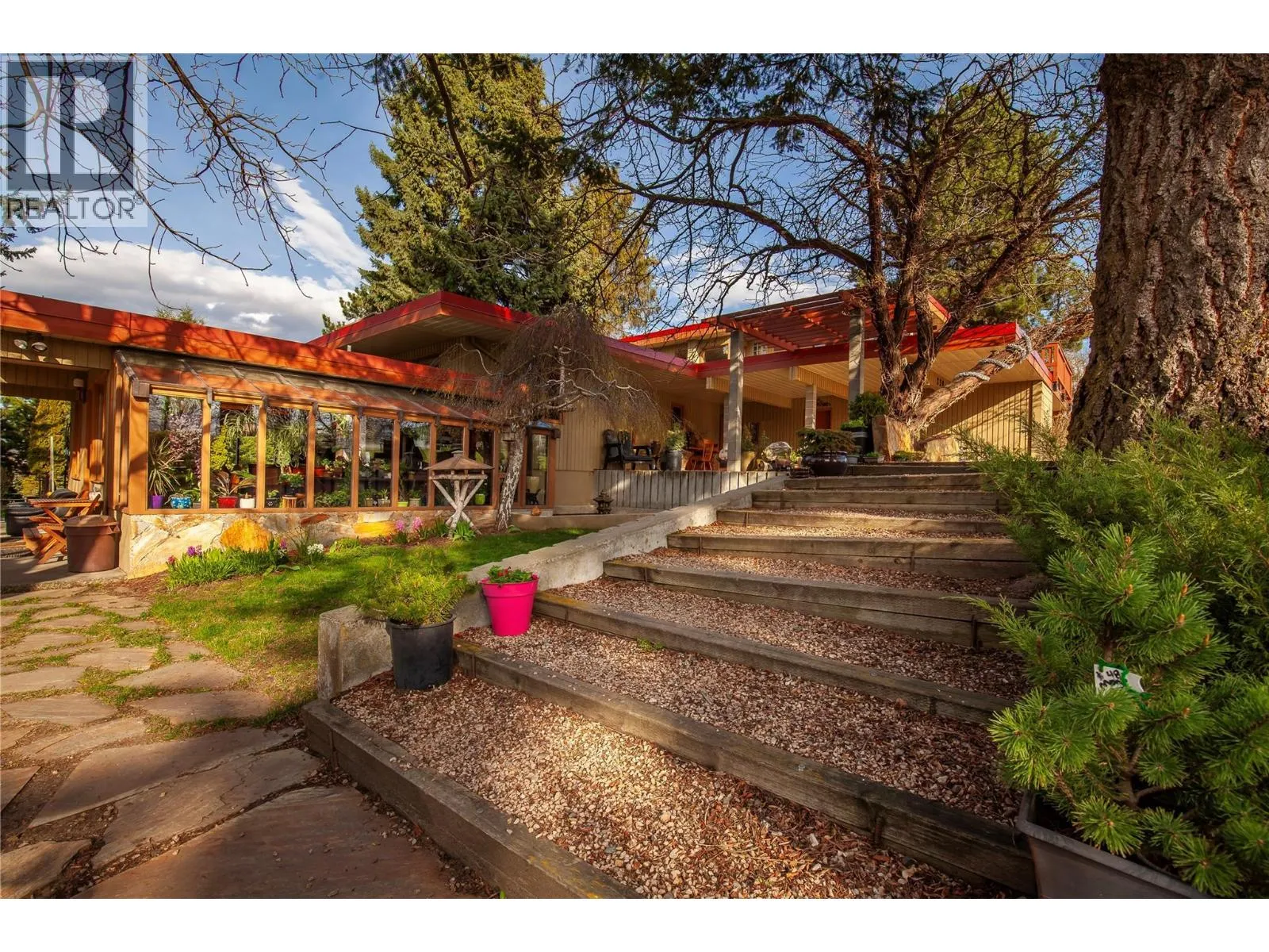 House for rent: 239 Stepping Stones Crescent, Spallumcheen, British Columbia V1H 1X2