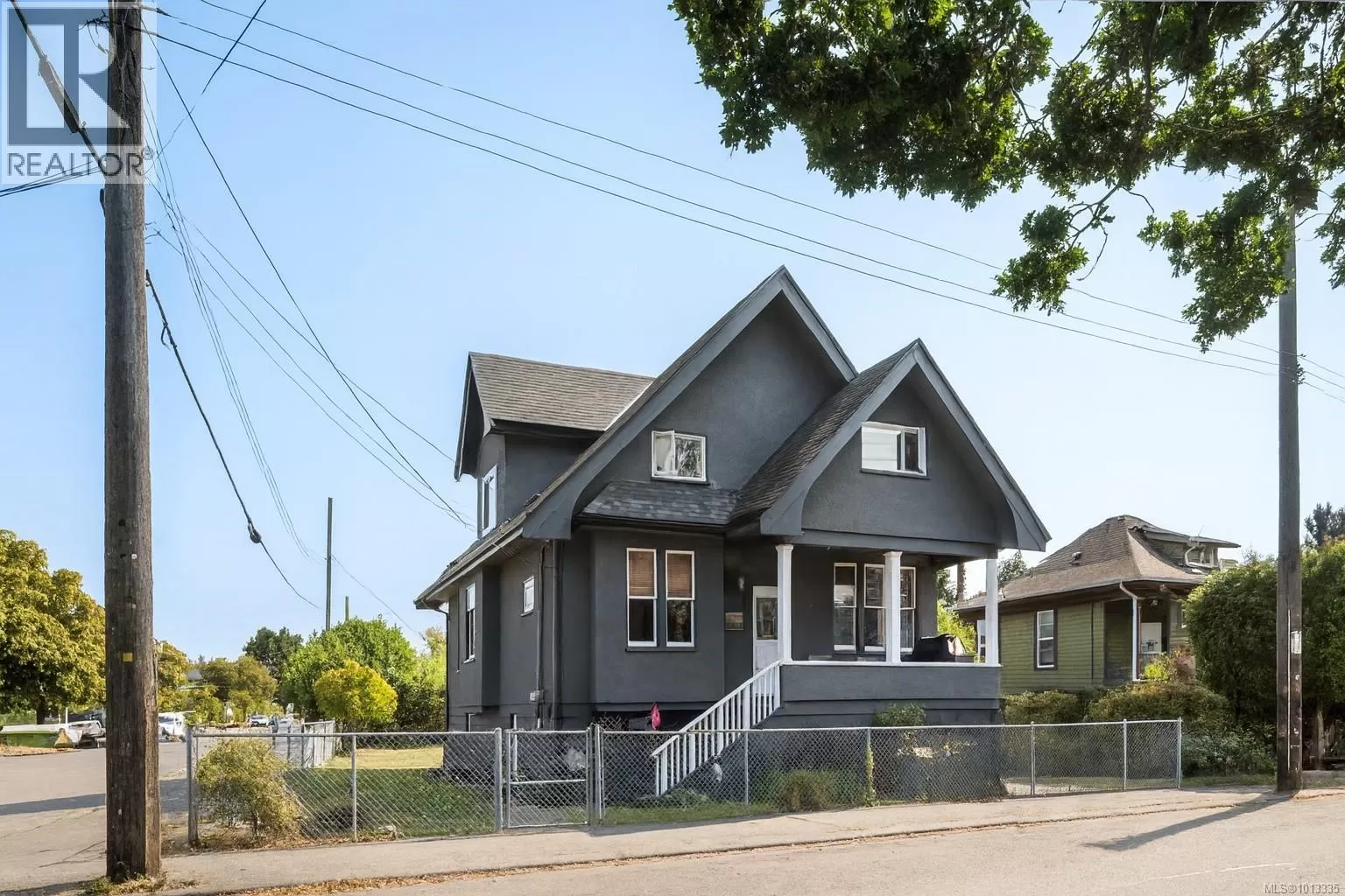 House for rent: 2393 Eastdowne Rd, Oak Bay, British Columbia V8R 5P6