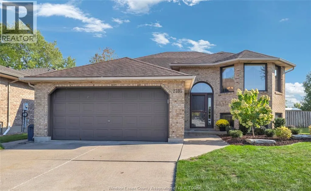 House for rent: 2395 Youngstown Street, Windsor, Ontario N9E 4L6