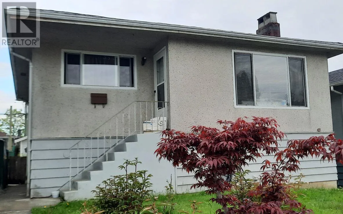 House for rent: 2396 E 33rd Avenue, Vancouver, British Columbia V5R 2S3