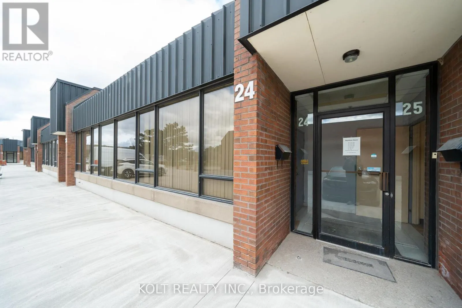 Warehouse for rent: 24 - 300 Esna Park Drive, Markham, Ontario L3R 1H3