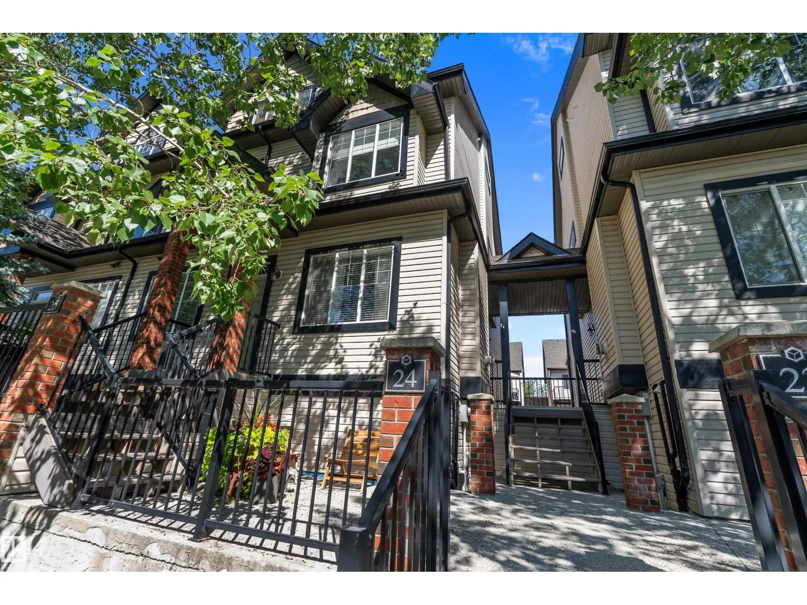 Row / Townhouse for rent: #24 4821 Terwillegar Cm Nw, Edmonton, Alberta T6R 0C5