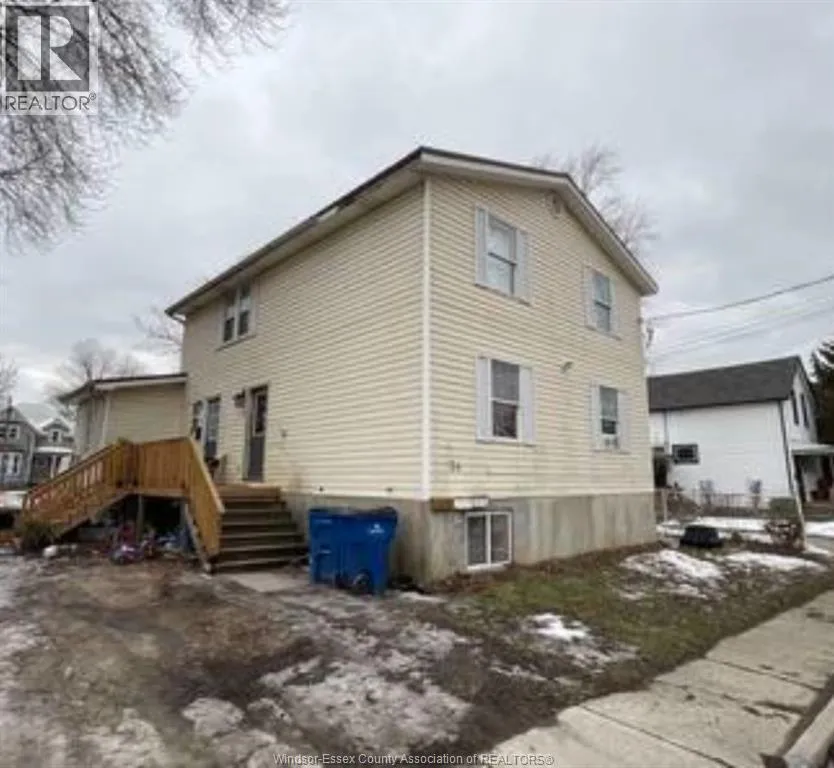 Triplex for rent: 24 Foster Street, Chatham, Ontario N7M 4N5
