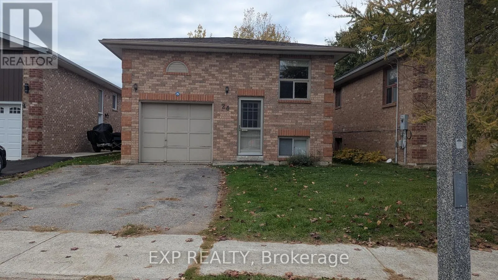 House for rent: 24 Hodgins Avenue, Georgina, Ontario L4P 3M9