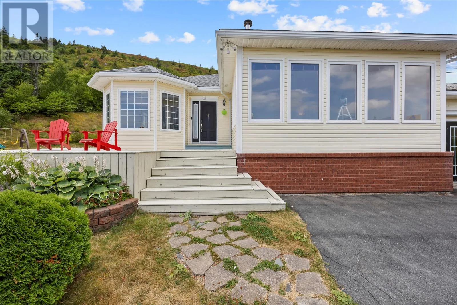 House for rent: 24 Motion Bay Road Extension, Petty Harbour - Maddox Cove, Newfoundland & Labrador A0A 3H0