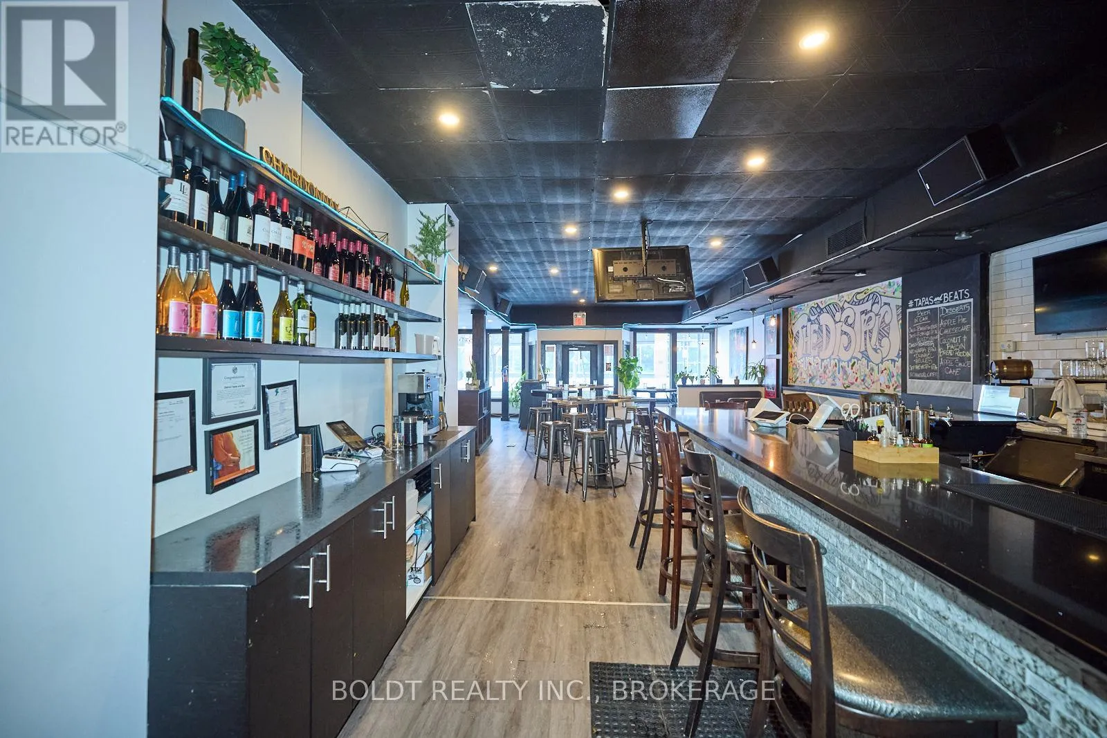 24 St. Paul Street, St. Catharines, Ontario L2R 7L4