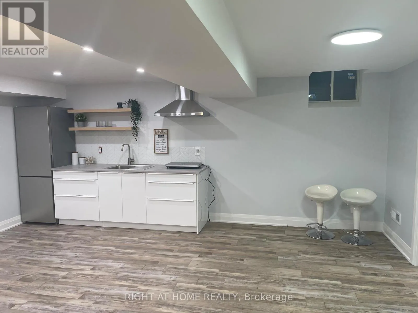 House for rent: 24 Stoneridge Court, Hamilton, Ontario L9B 0A7