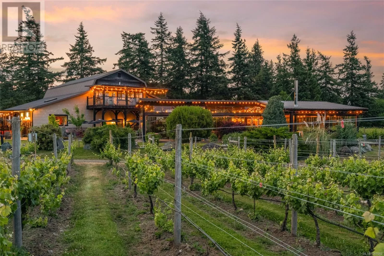 2400 Anderton Rd, Comox, British Columbia V9M 8E5