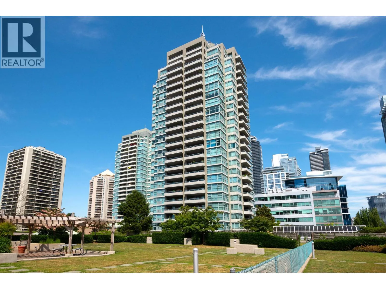 Apartment for rent: 2402 4398 Buchanan Street, Burnaby, British Columbia V5C 6R7