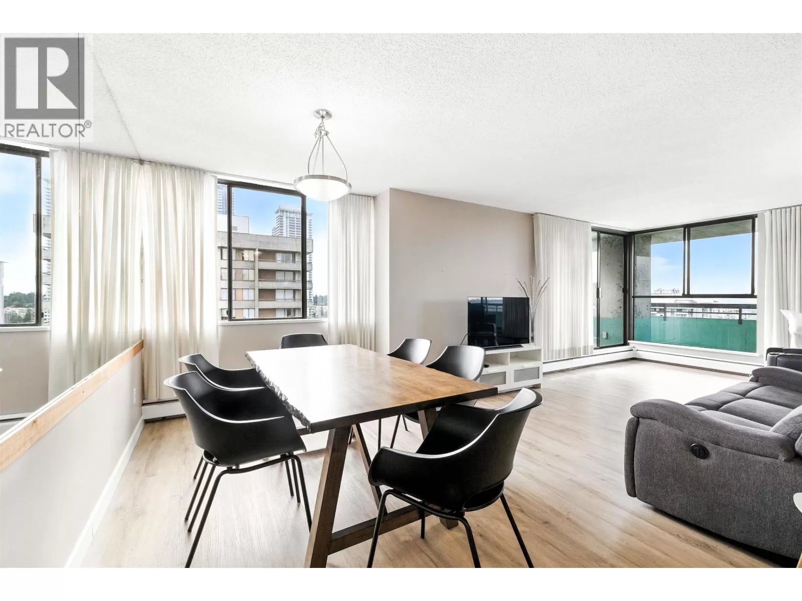 Apartment for rent: 2403 3737 Bartlett Court, Burnaby, British Columbia V3J 7E3