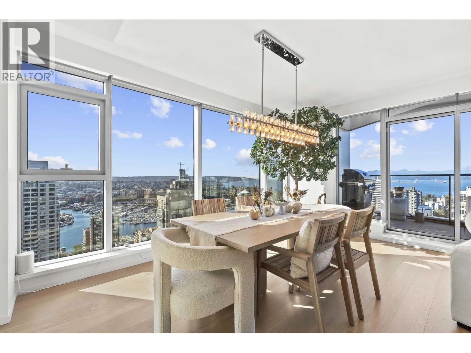 Apartment for rent: 2403 889 Pacific Street, Vancouver, British Columbia V6Z 1C3