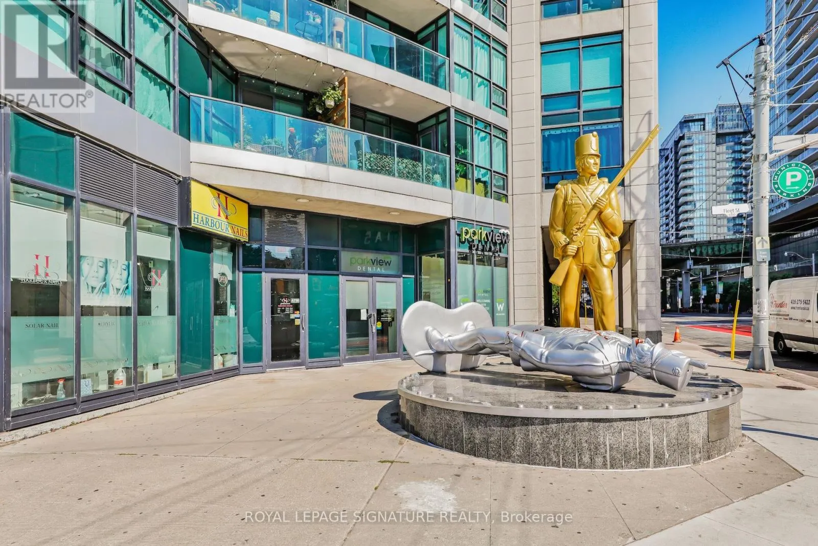 Apartment for rent: 2405 - 600 Fleet Street, Toronto, Ontario M5V 1B7