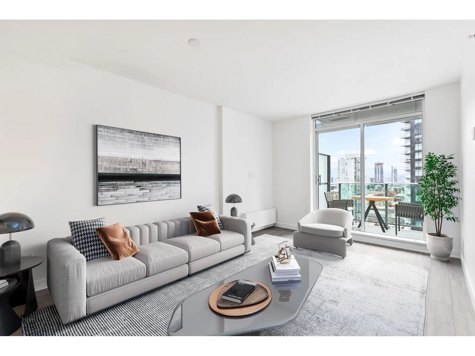 Apartment for rent: 2406 13655 Fraser Highway, Surrey, British Columbia V3T 0P8