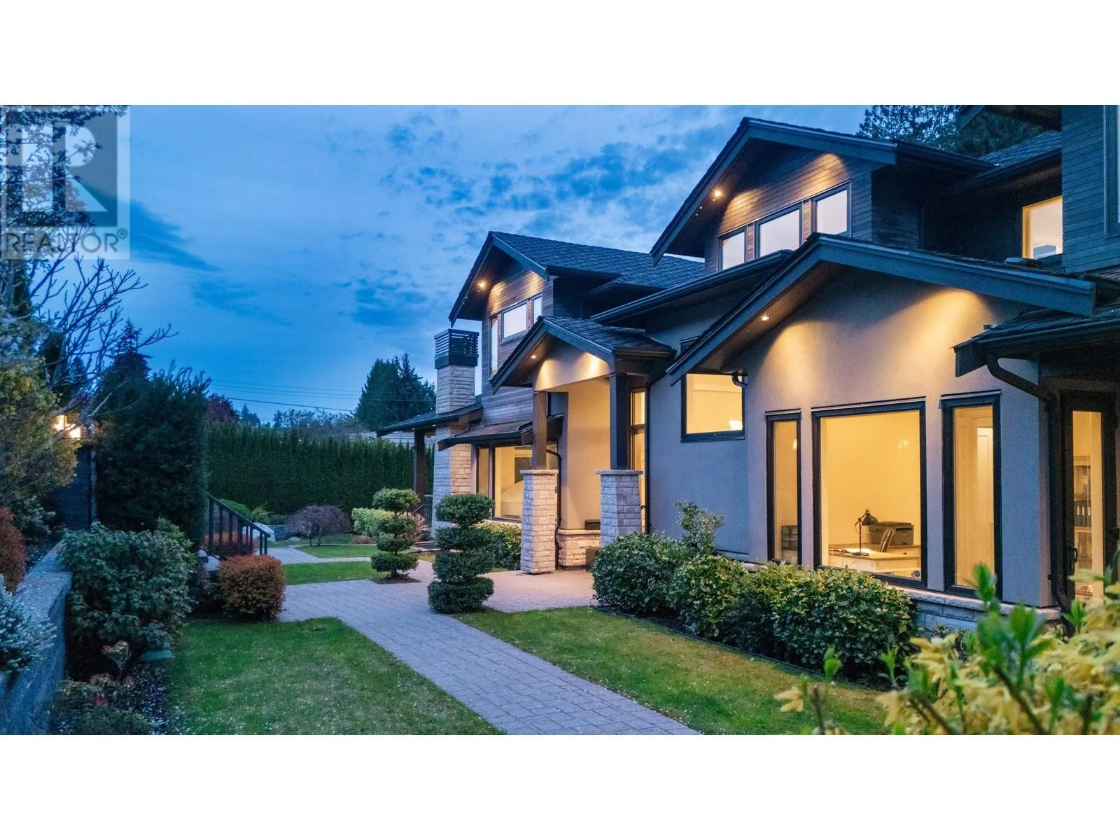 House for rent: 2408 Mathers Avenue, West Vancouver, British Columbia V7V 2H8