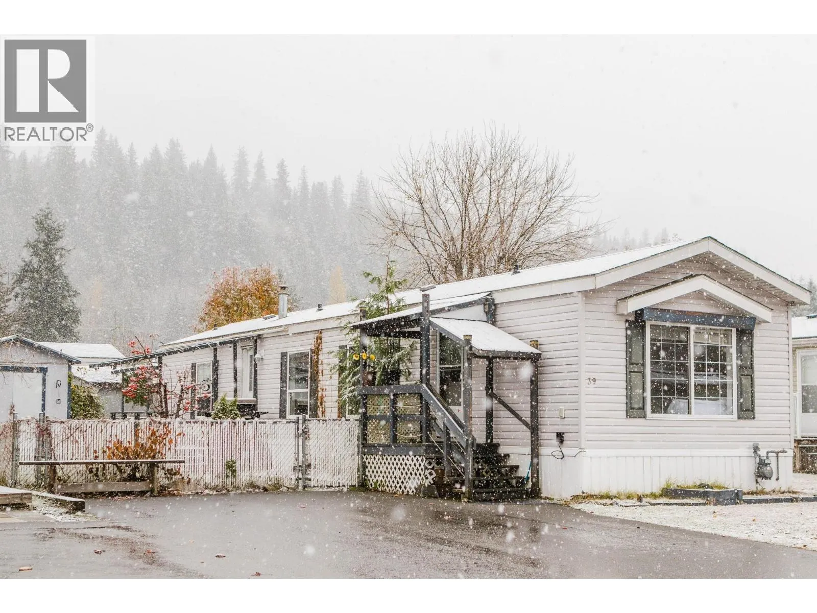 Manufactured Home for rent: 241 23 Highway N Unit# 39, Revelstoke, British Columbia V0E 2S0