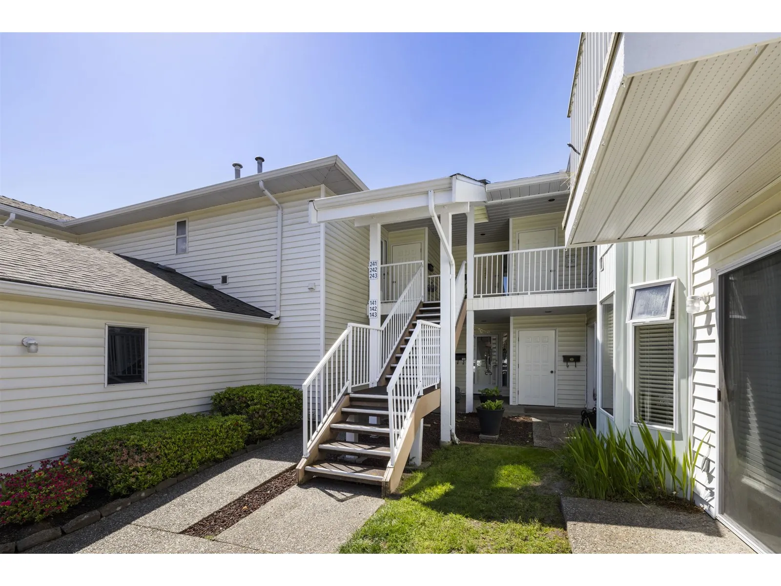 Row / Townhouse for rent: 241 7156 121 Street, Surrey, British Columbia V3W 0J6