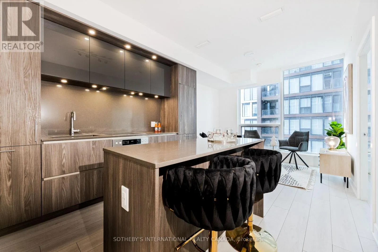 Apartment for rent: 2411 - 35 Mercer Street, Toronto, Ontario M5V 0V1