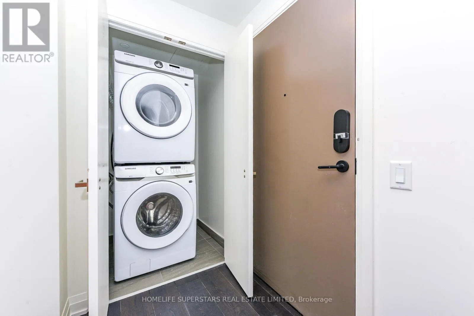 Apartment for rent: 2411 - 4015 The Exchange, Mississauga, Ontario L5B 0N9