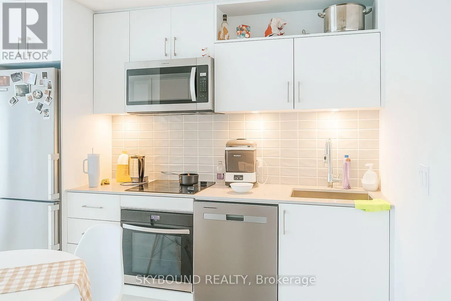 Apartment for rent: 2411 - 70 Princess Street, Toronto, Ontario M5A 0X6