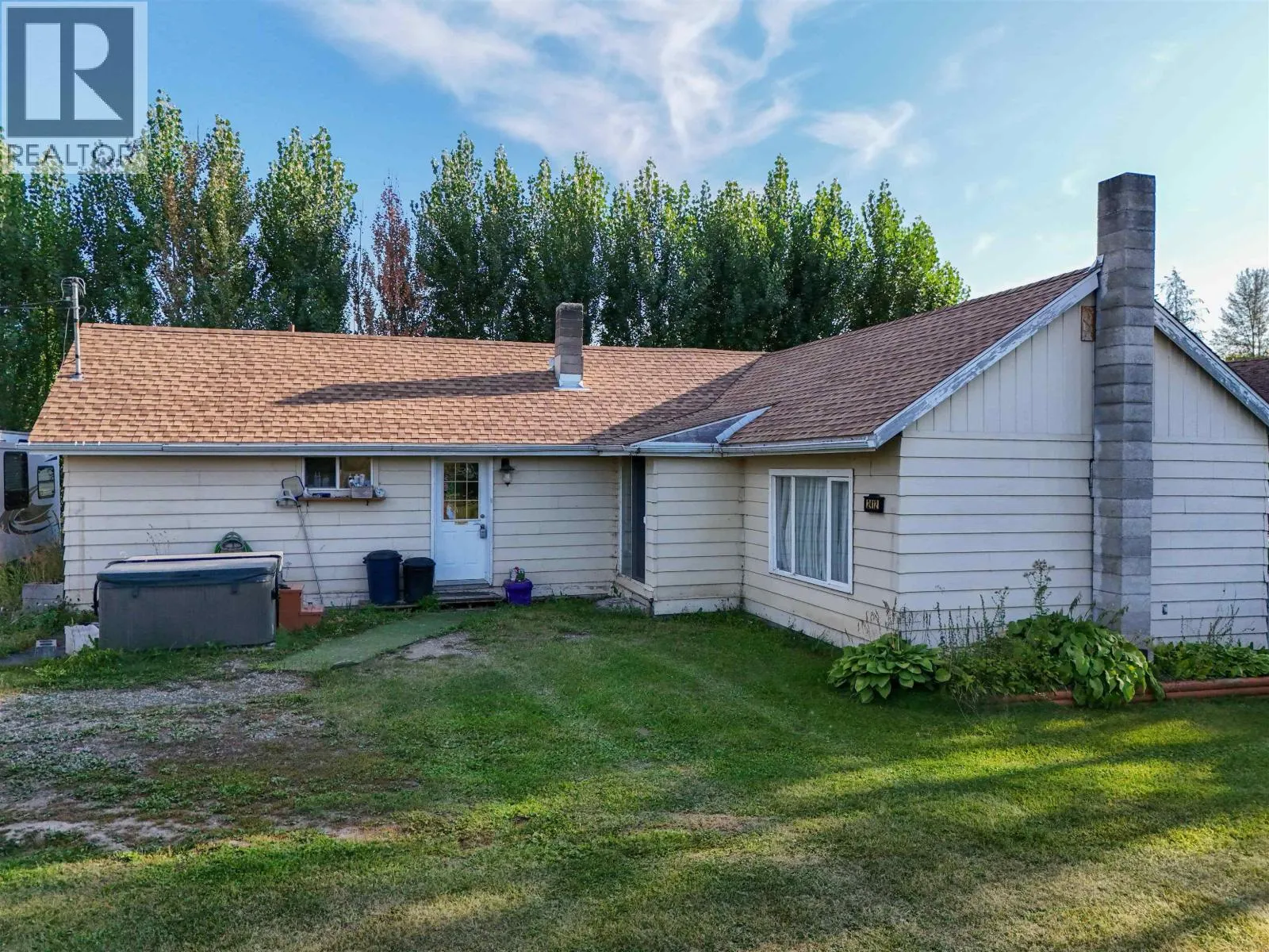 House for rent: 2412 Red Bluff Road, Quesnel, British Columbia V2J 6C2