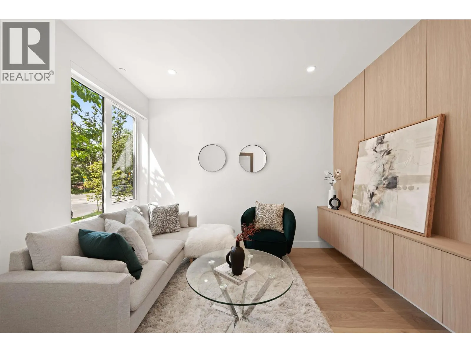 Row / Townhouse for rent: 2412 Victoria Drive, Vancouver, British Columbia V5N 1T8