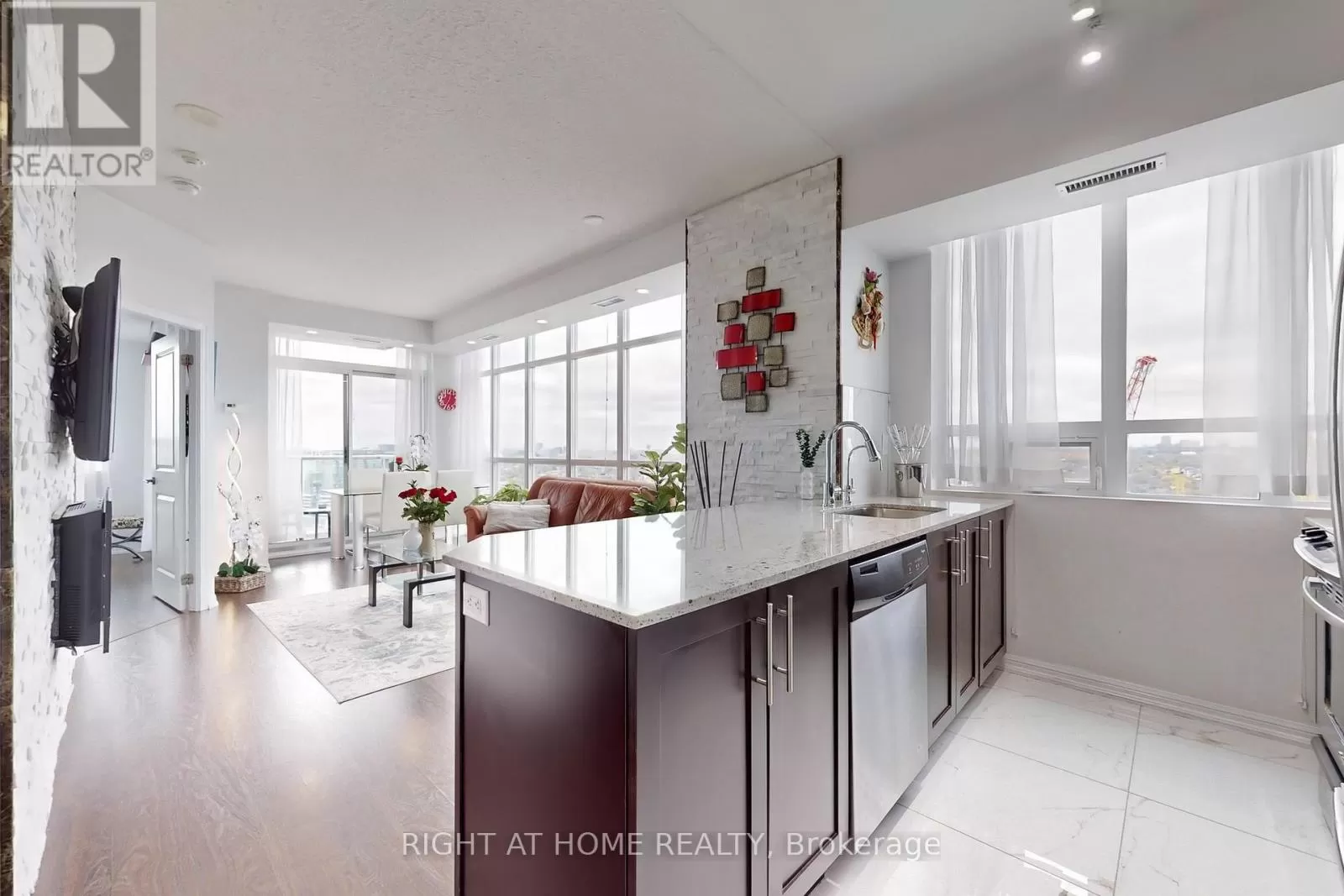 Apartment for rent: 2415 - 125 Western Battery Road, Toronto, Ontario M6K 3R8