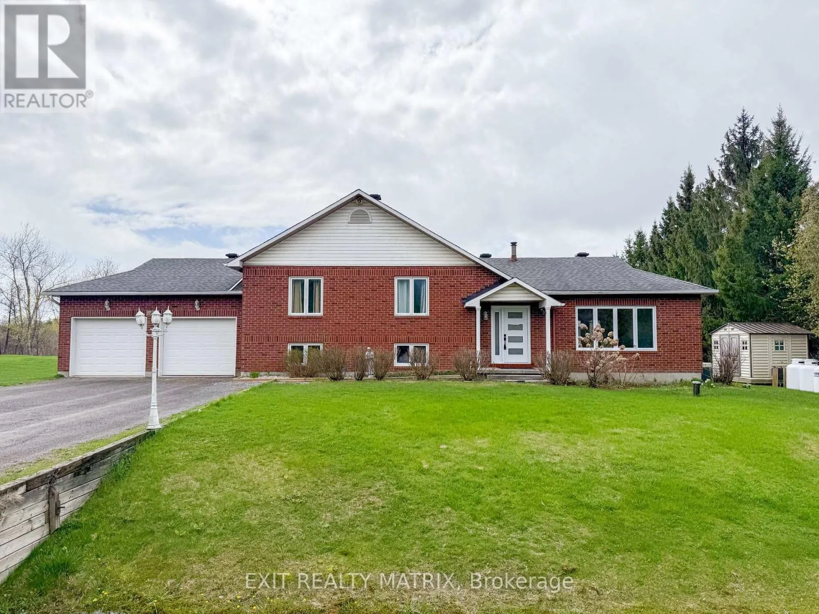 House for rent: 2418 Rideau Road, Ottawa, Ontario K1X 1B2