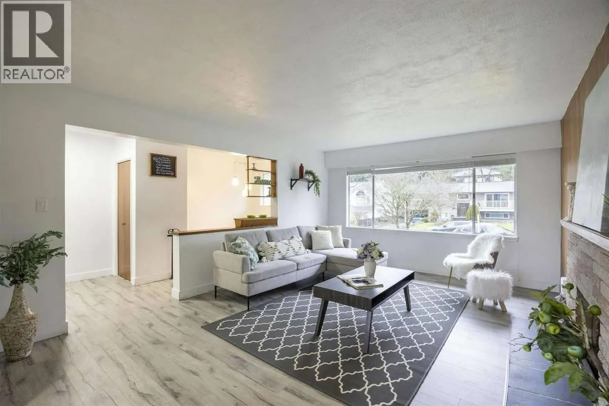 House for rent: 2418 Warrenton Avenue, Coquitlam, British Columbia V3K 3M5