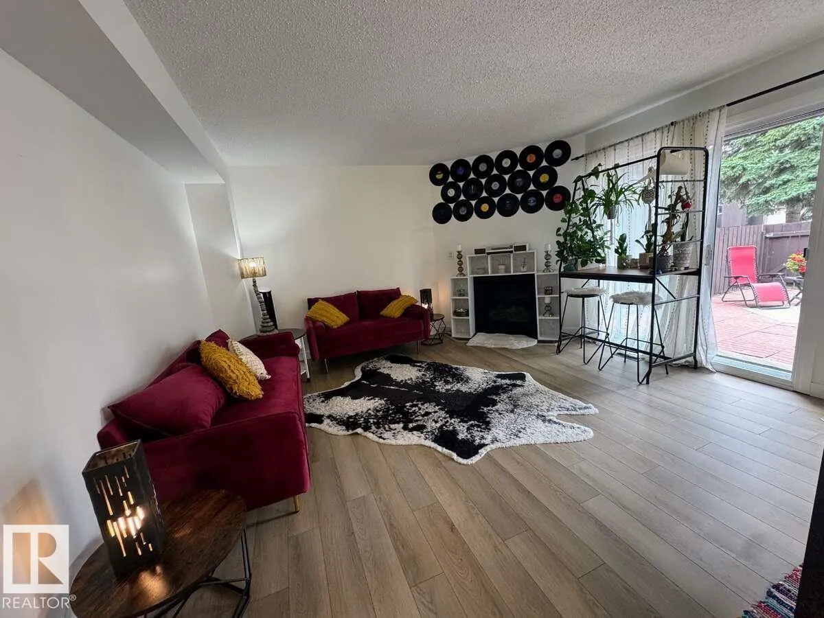 Row / Townhouse for rent: 2419 142 Av Nw, Edmonton, Alberta T5Y 1Y3