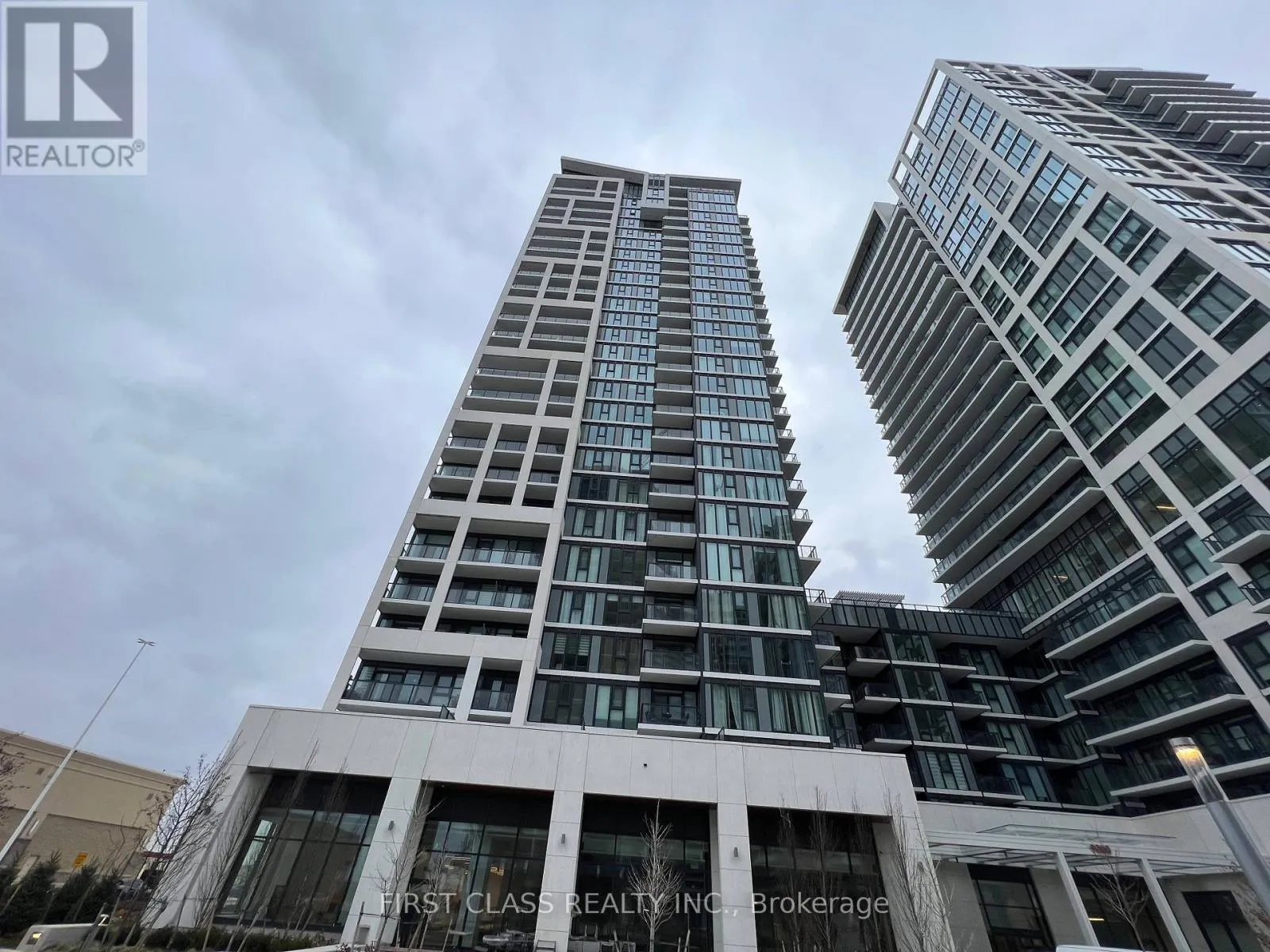 Apartment for rent: 2420 - 9000 Jane Street, Vaughan, Ontario L4K 0M6