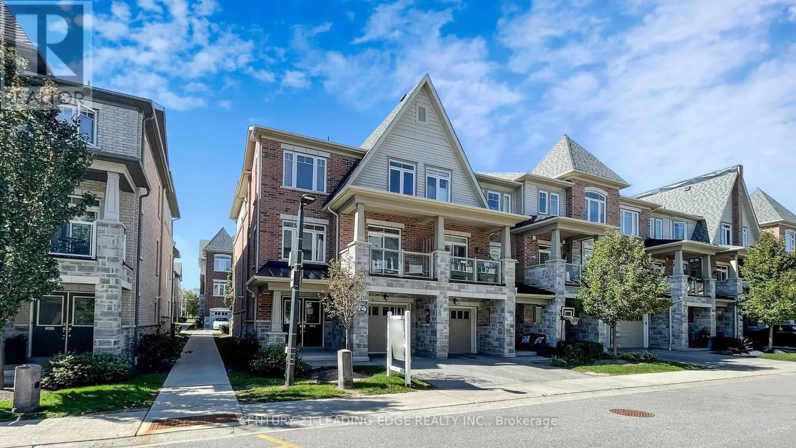 Row / Townhouse for rent: 2420 Nantucket Chase, Pickering, Ontario L1X 0E4