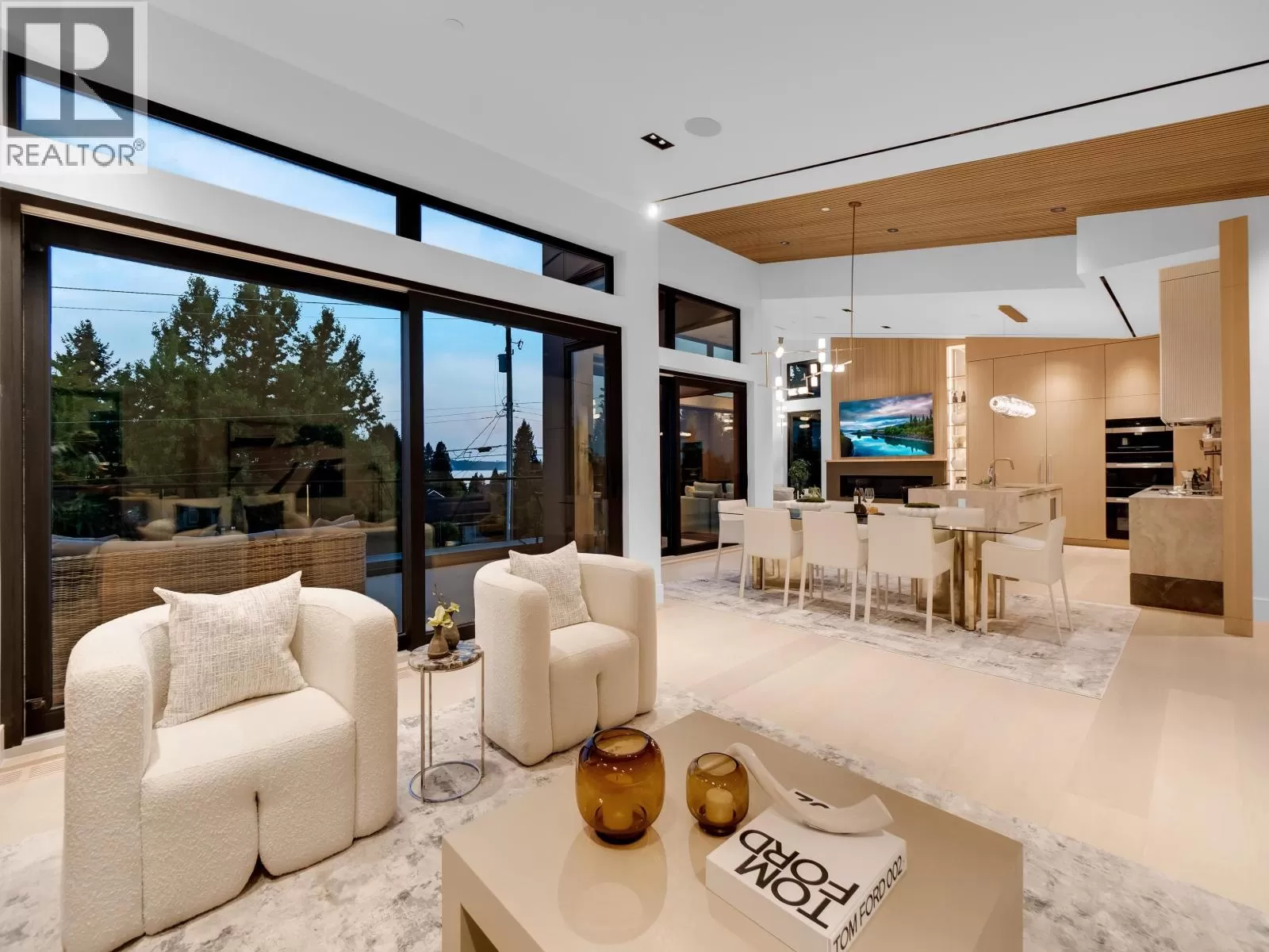 House for rent: 2423 Mathers Avenue, West Vancouver, British Columbia V7V 2H9