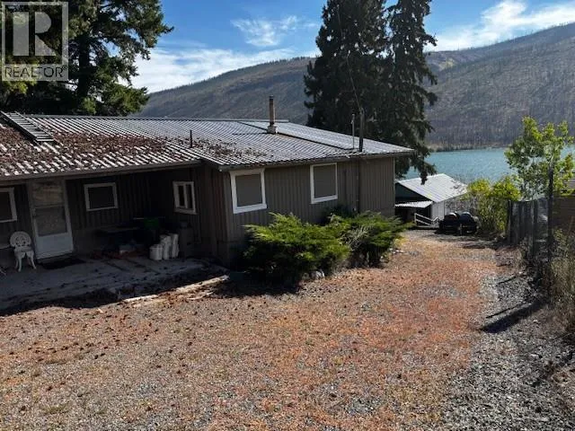 House for rent: 2424 Loon Lake Road, Loon Lake, British Columbia V0K 1H1