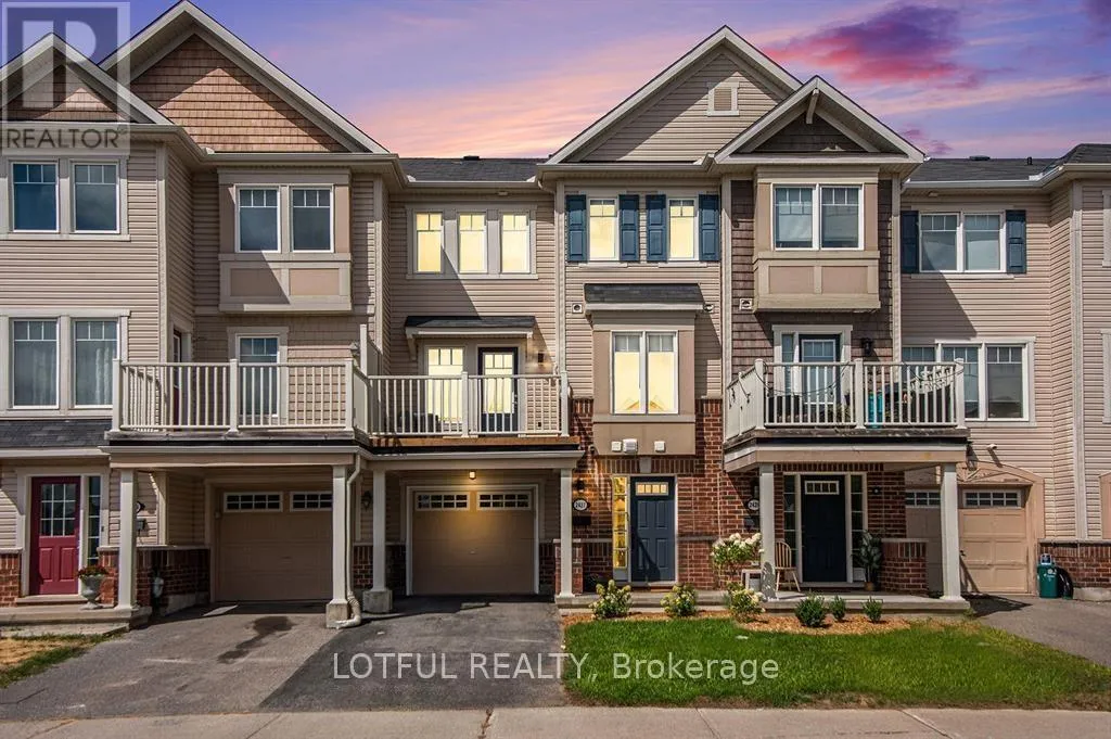 Row / Townhouse for rent: 2427 Nutgrove Avenue, Ottawa, Ontario K2J 0X4