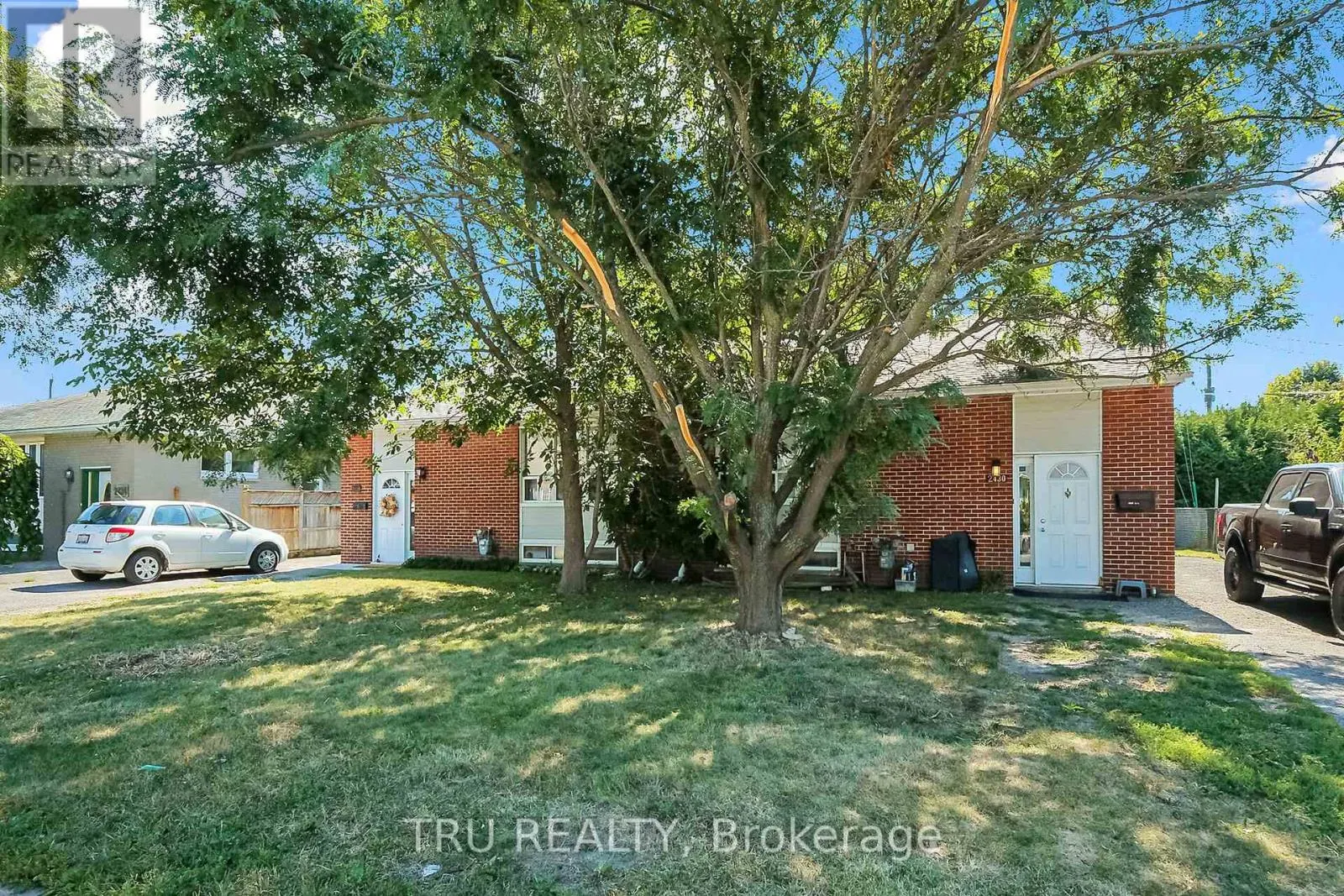 Fourplex for rent: 2428-2430 Iris Street, Ottawa, Ontario K2C 1C6