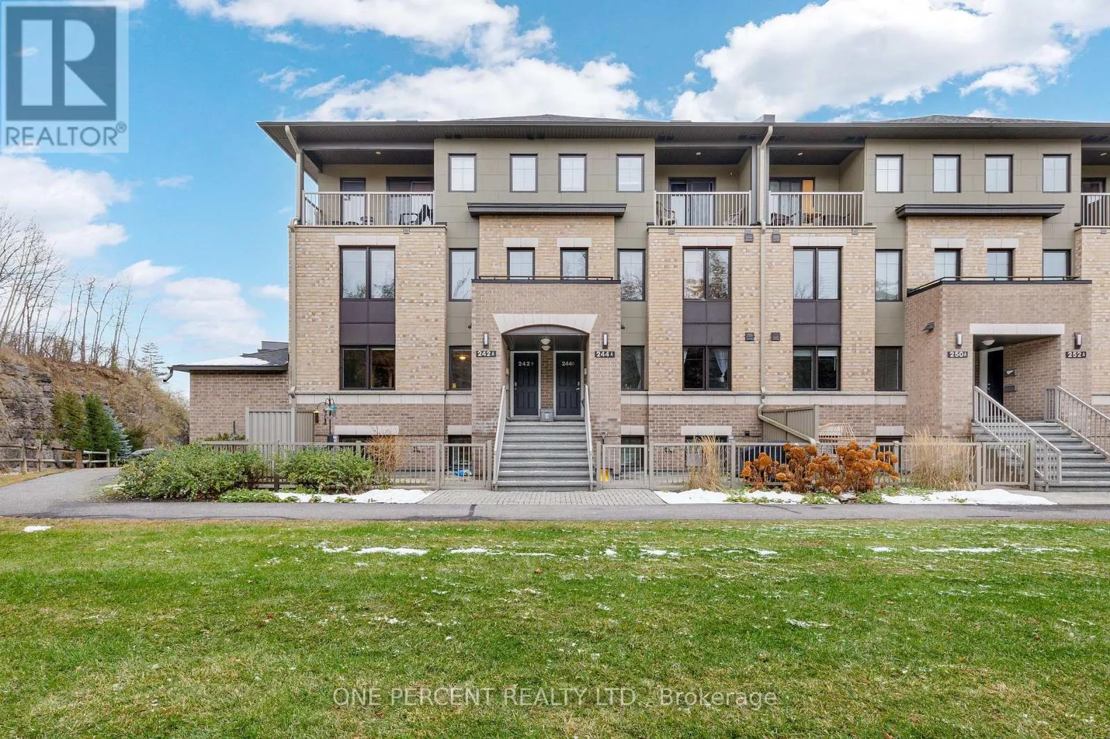 Row / Townhouse for rent: 242a Titanium Private, Ottawa, Ontario K1C 0A5
