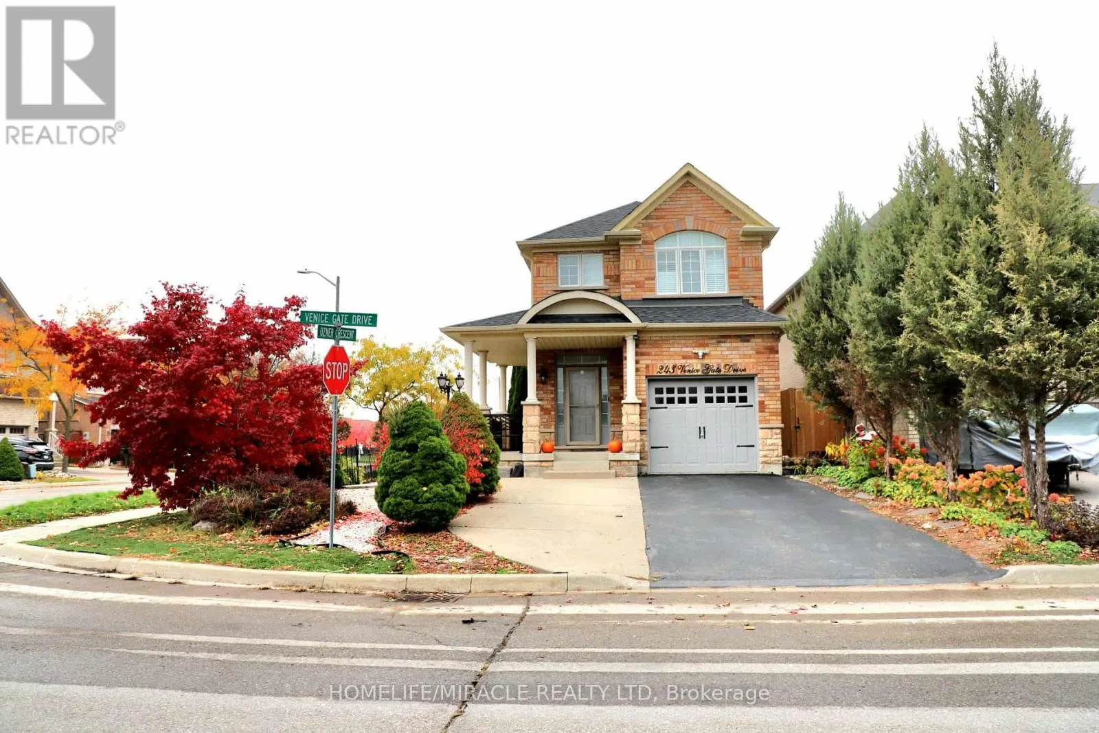 House for rent: 243 Venice Gate Drive, Vaughan, Ontario L4H 0G1