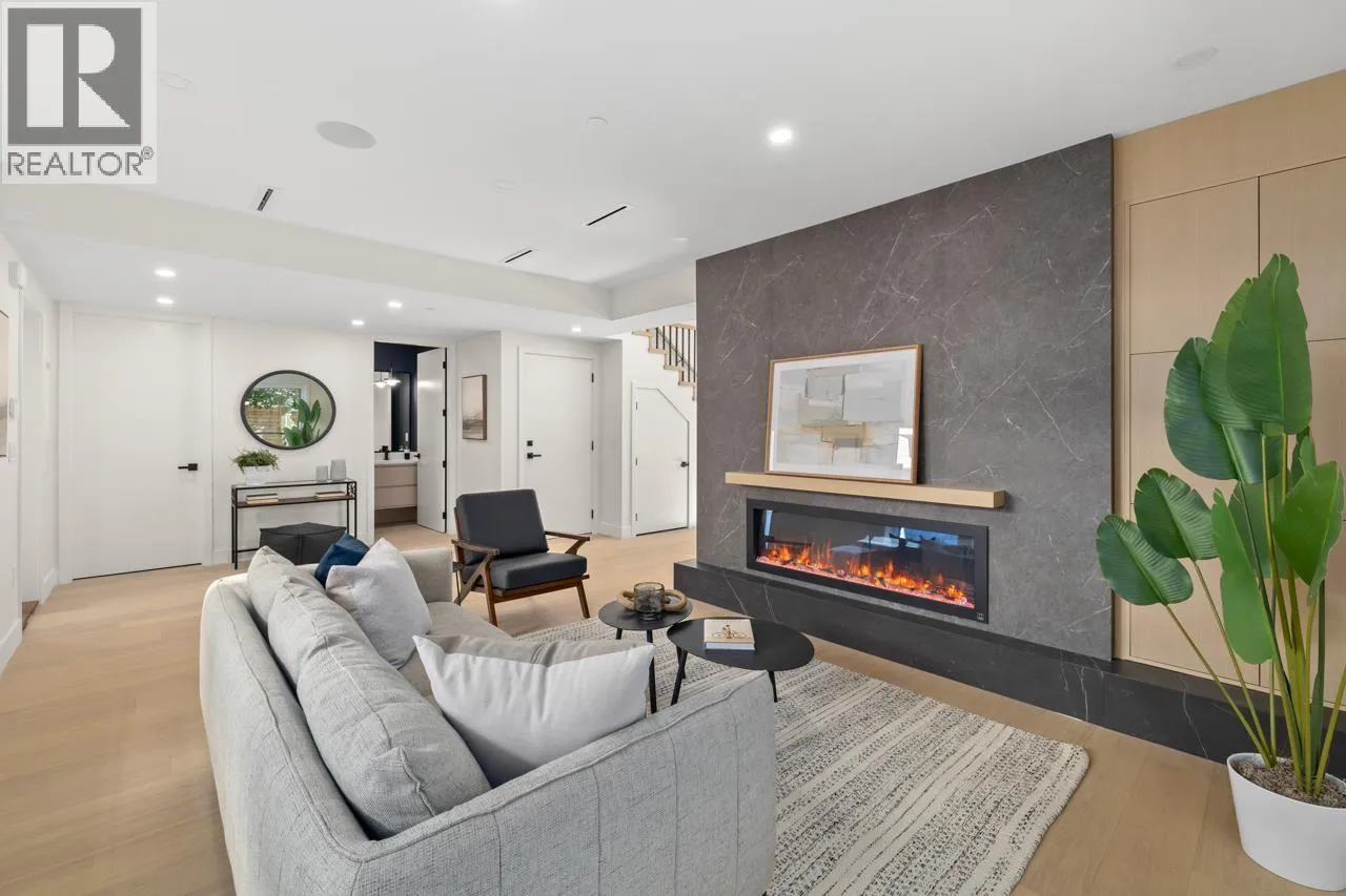 Row / Townhouse for rent: 2430 W 49th Avenue, Vancouver, British Columbia V6M 2V3