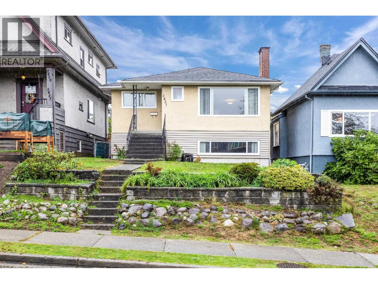 House for rent: 2431 E 12th Avenue, Vancouver, British Columbia V5M 2C1