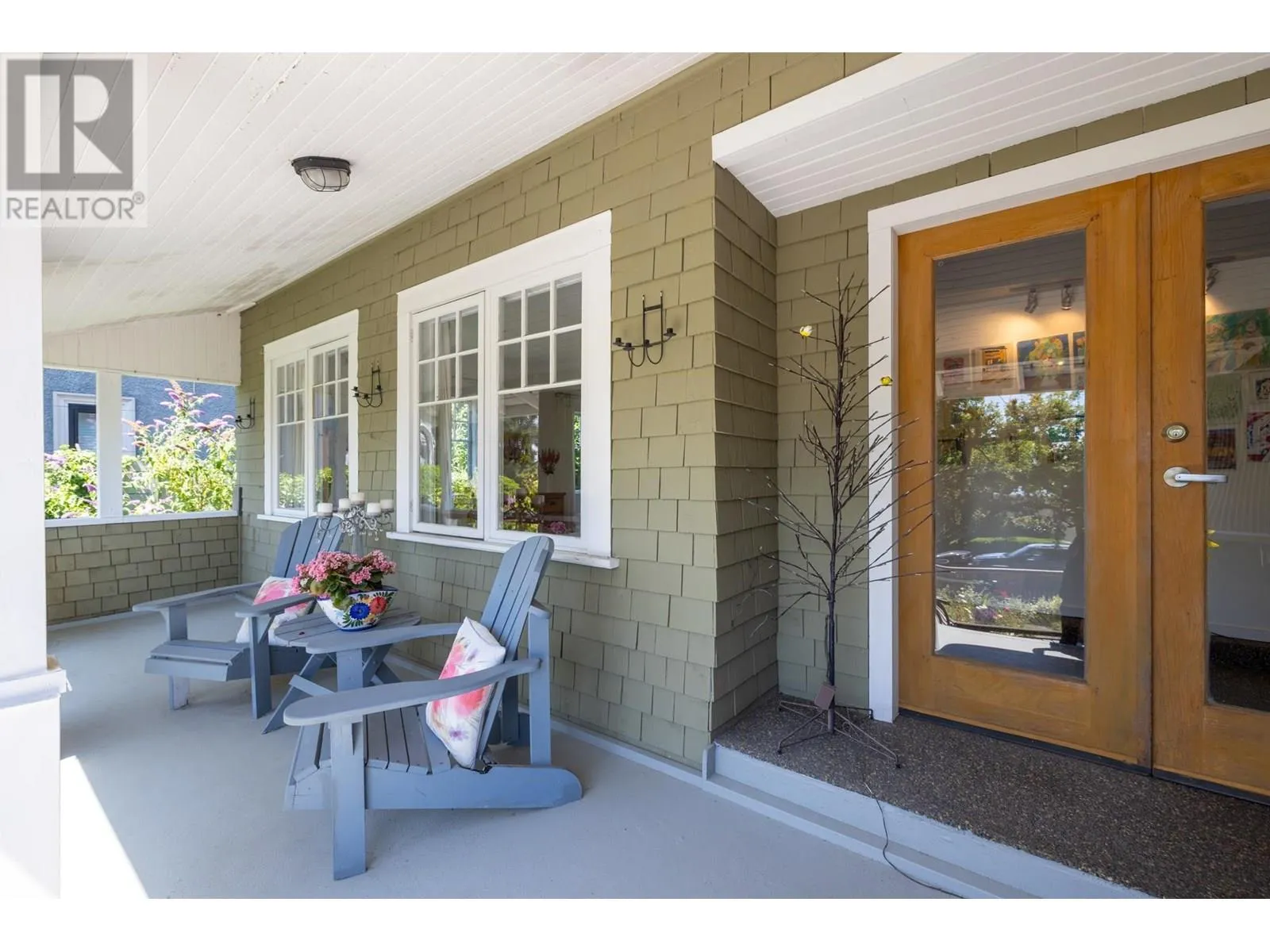 House for rent: 2433 Mathers Avenue, West Vancouver, British Columbia V7V 2H9