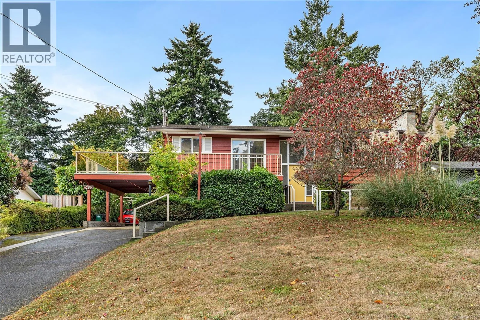 House for rent: 2435 Sutton Rd, Saanich, British Columbia V8N 1J1