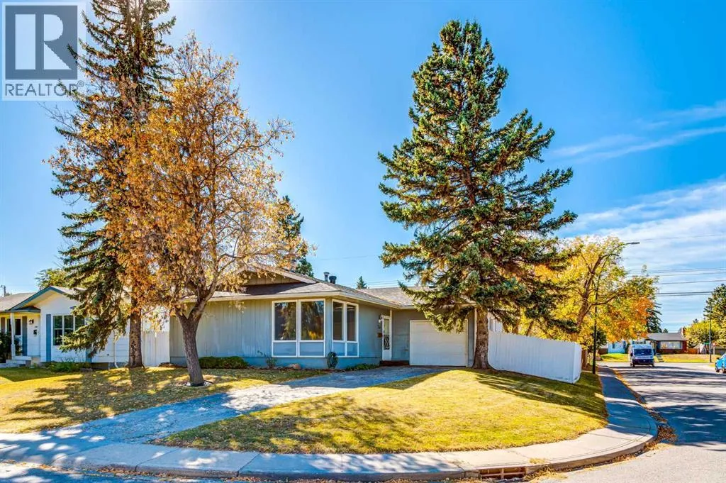 House for rent: 244 Maple Court Crescent Se, Calgary, Alberta T2J 1V7