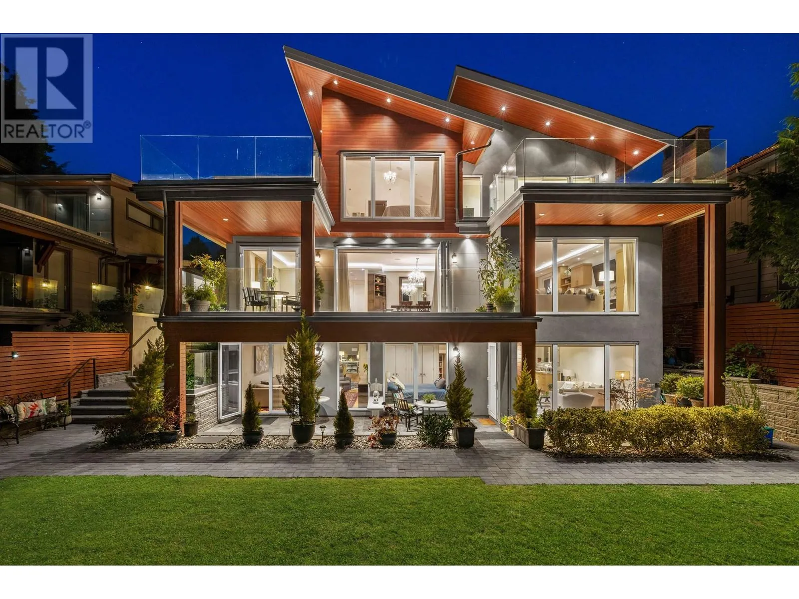 House for rent: 2449 Kings Avenue, West Vancouver, British Columbia V7V 2C5