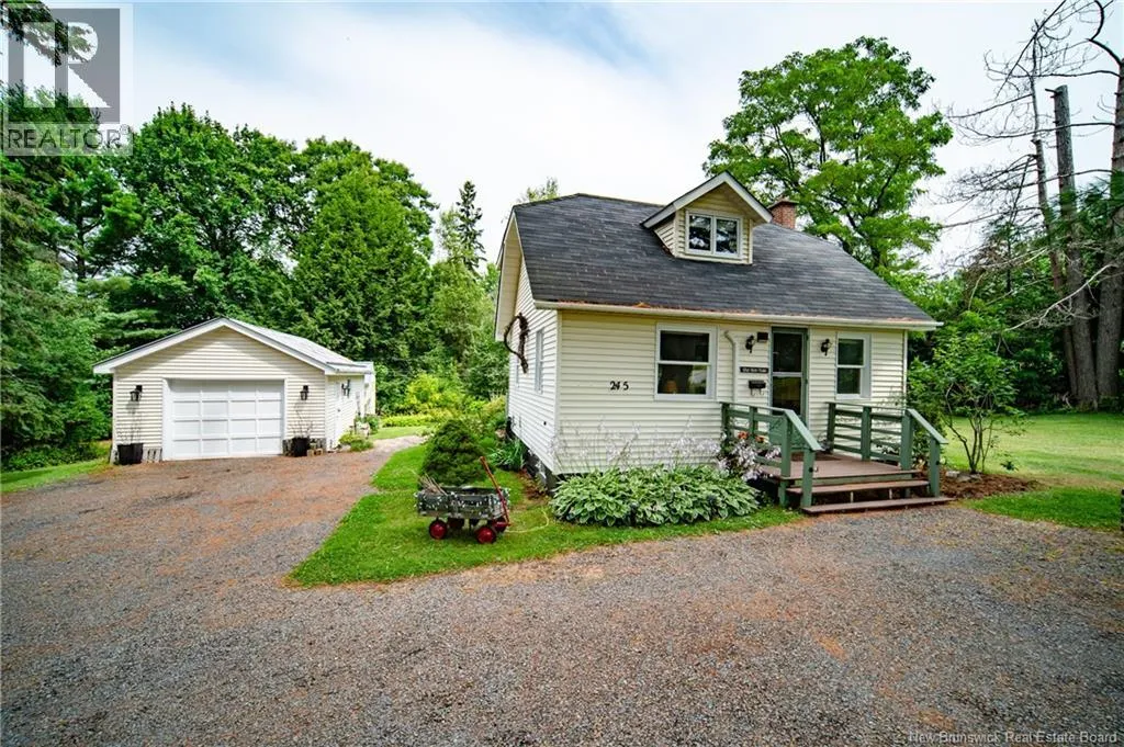 House for rent: 245 Greenwood Drive, Fredericton, New Brunswick E3A 3V3