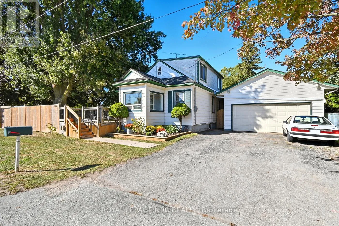 House for rent: 2459 Thompson Road, Niagara Falls, Ontario L2E 6S4