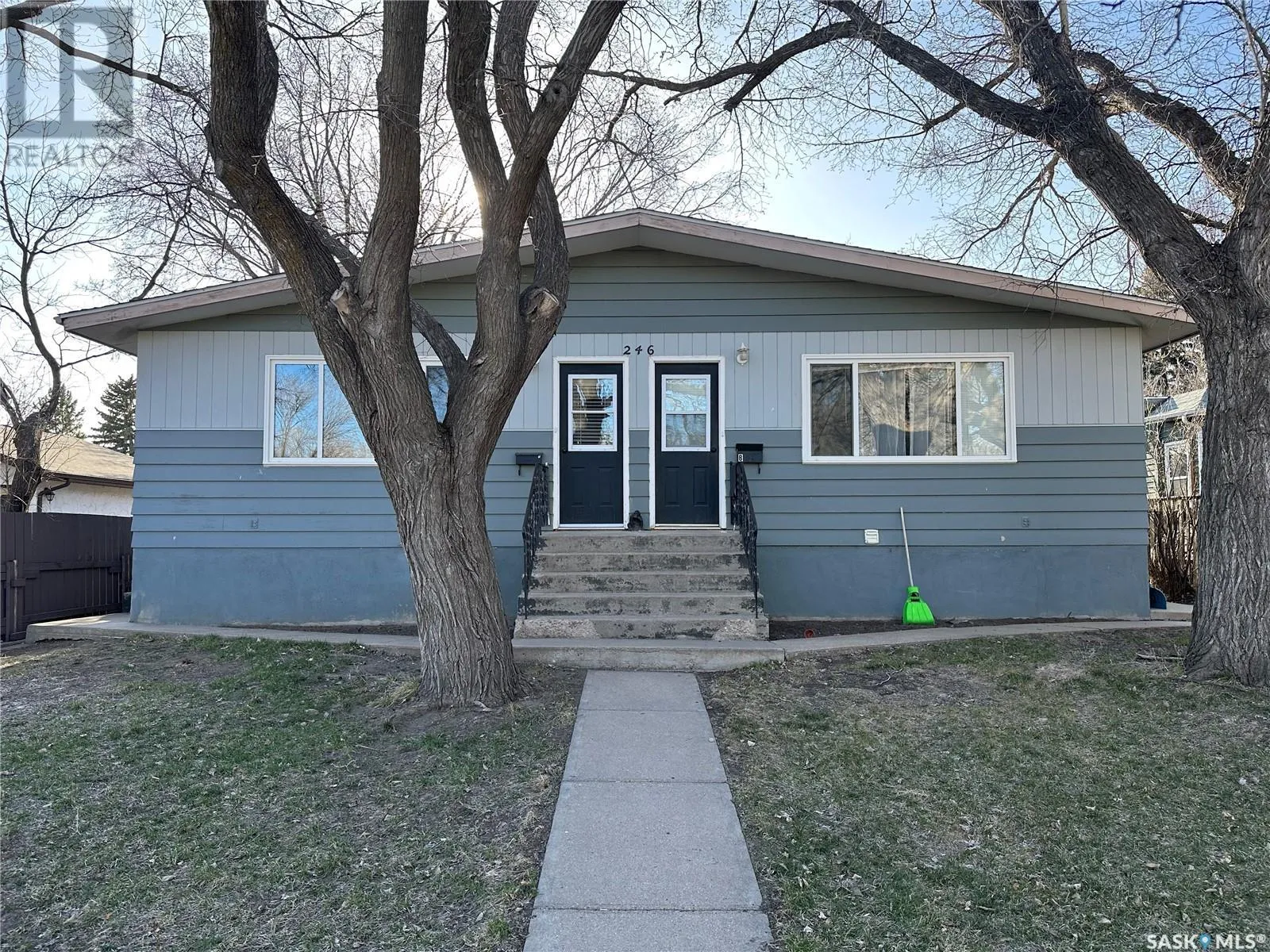 Duplex for rent: 246 5th Avenue Nw, Swift Current, Saskatchewan S9H 0W3