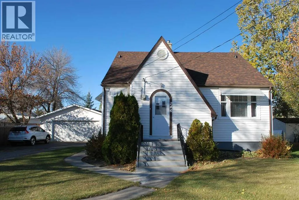 House for rent: 246 N 100 E, Raymond, Alberta T0K 2S0